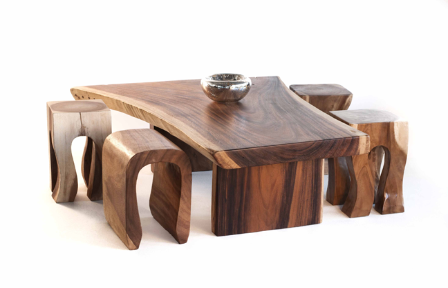 free edge table with natural acacia stools